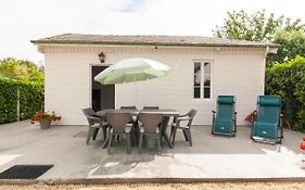Picturesque Holiday Home Near Seabeach